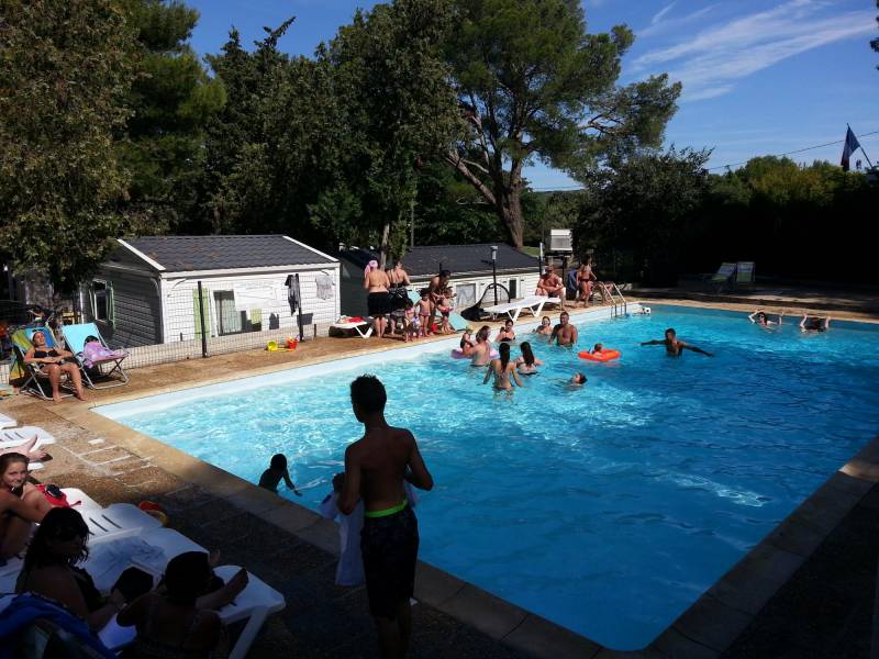 Camping 3 étoiles avec piscine à Cornillon Confoux dans les Bouches du Rhône