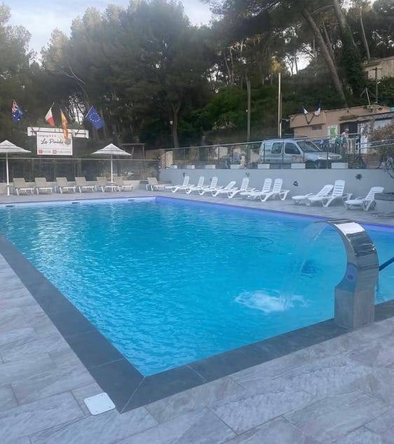 Piscine du Camping  la Pinède en provence