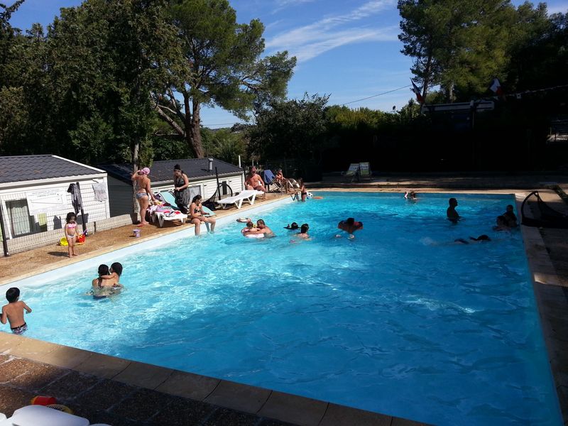 Piscine du Camping  la Pinède en provence
