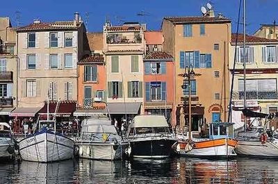 Cassis ville typique avec ses petites ruelles
