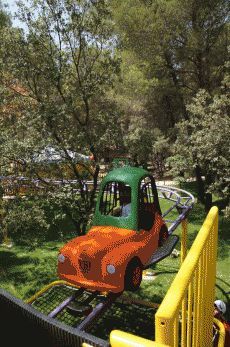 Une journée rien que pour vos petits. Dirigez vous vers le village des automates